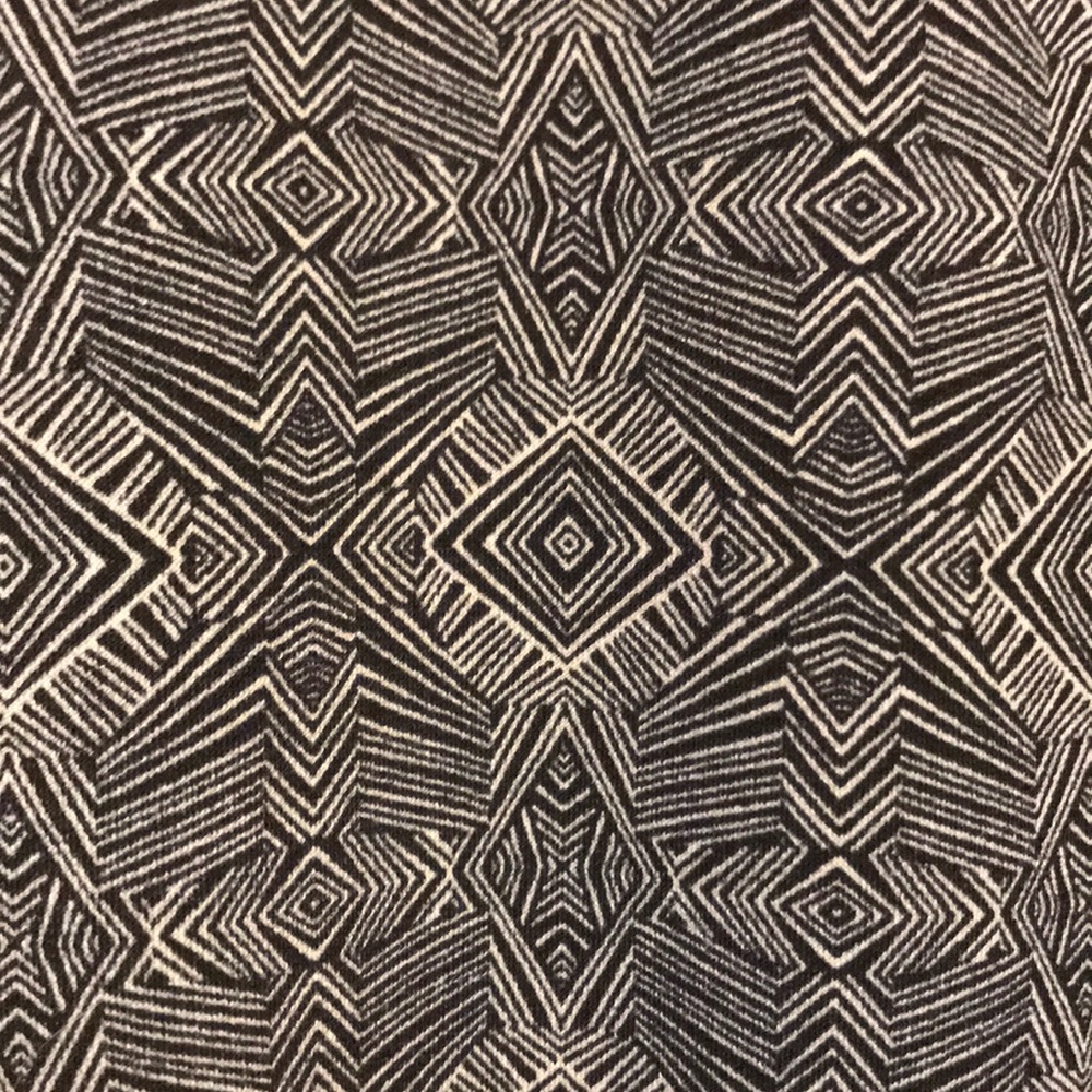 Maxi skirt with geometric pattern